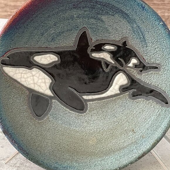 NWT Jeremy Diller Orca Whales Raku Pottery Metallic Signed Trinket Dish 5.5" - Picture 7 of 8